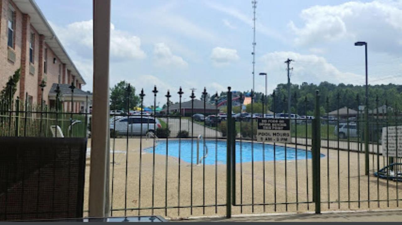 Collins Inn & Suites Zewnętrze zdjęcie
