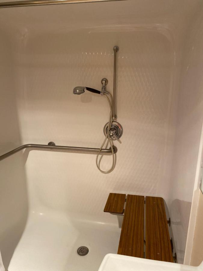 Collins Inn & Suites Zewnętrze zdjęcie